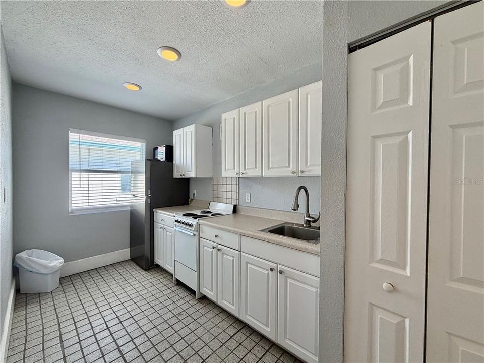 For Rent: $1,750 (1 beds, 1 baths, 650 Square Feet)