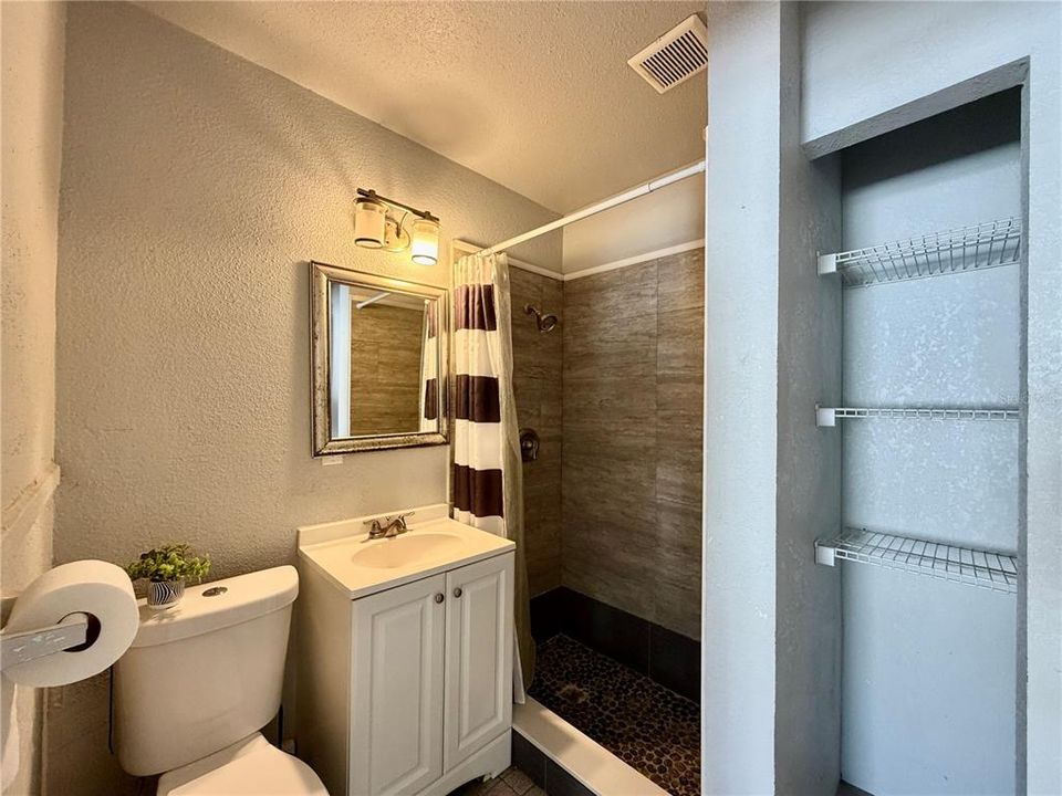 For Rent: $1,750 (1 beds, 1 baths, 650 Square Feet)
