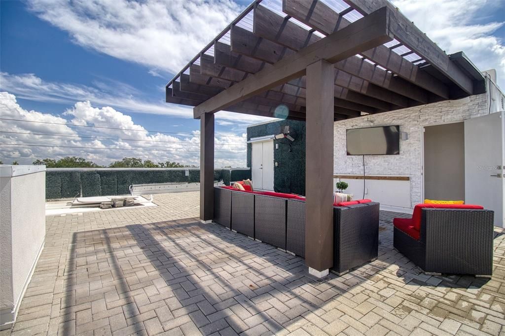 For Sale: $825,000 (3 beds, 3 baths, 2411 Square Feet)
