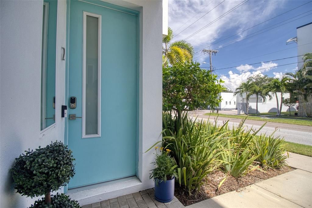 For Sale: $825,000 (3 beds, 3 baths, 2411 Square Feet)