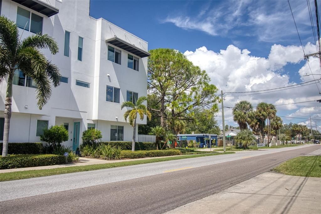 For Sale: $825,000 (3 beds, 3 baths, 2411 Square Feet)