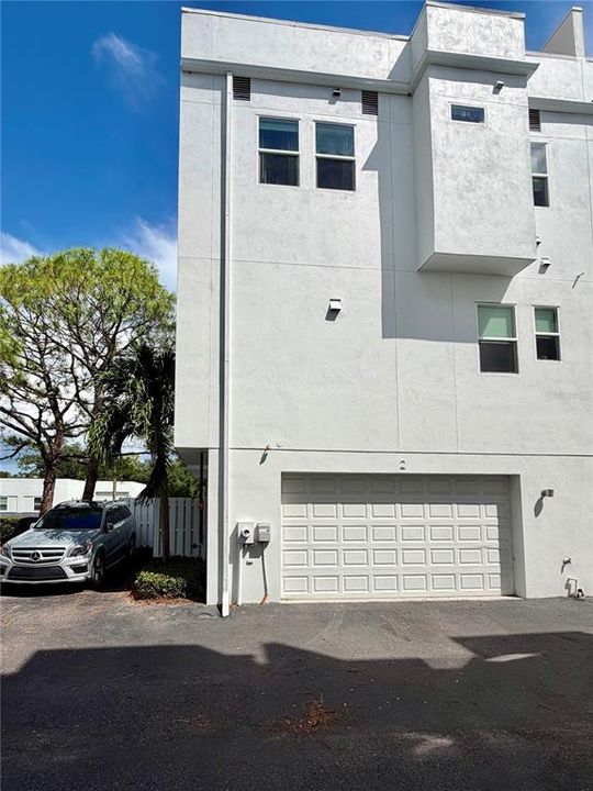 For Sale: $825,000 (3 beds, 3 baths, 2411 Square Feet)