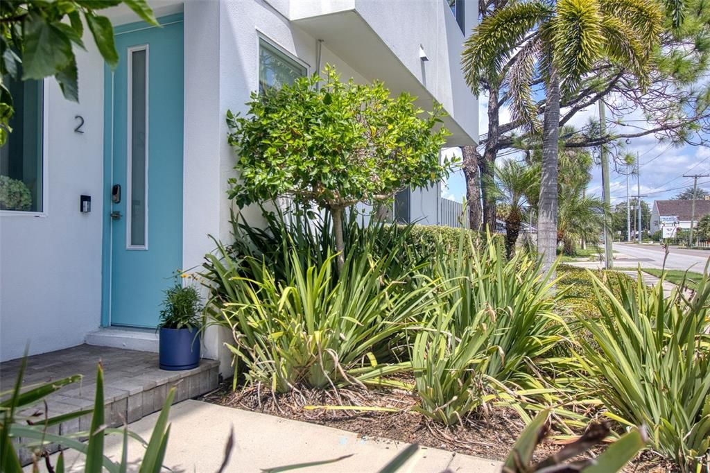For Sale: $825,000 (3 beds, 3 baths, 2411 Square Feet)