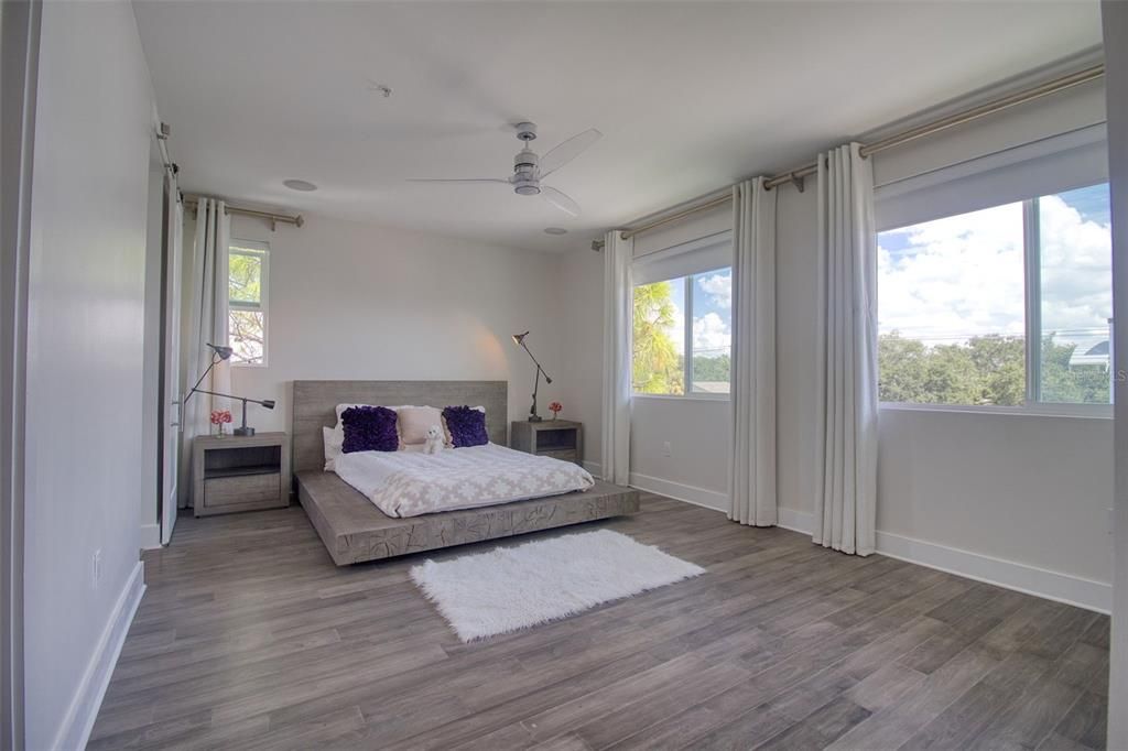 For Sale: $825,000 (3 beds, 3 baths, 2411 Square Feet)