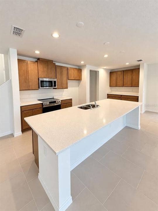 На продажу: $419,990 (4 спален, 2 ванн, 2536 Квадратных фут)