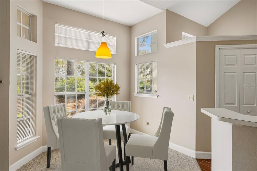 For Sale: $185,000 (1 beds, 1 baths, 832 Square Feet)