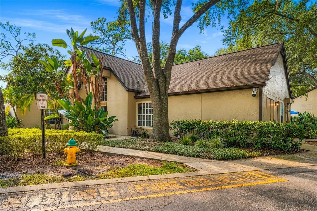 For Sale: $185,000 (1 beds, 1 baths, 832 Square Feet)