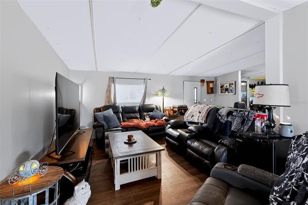 На продажу: $264,900 (5 спален, 4 ванн, 2212 Квадратных фут)