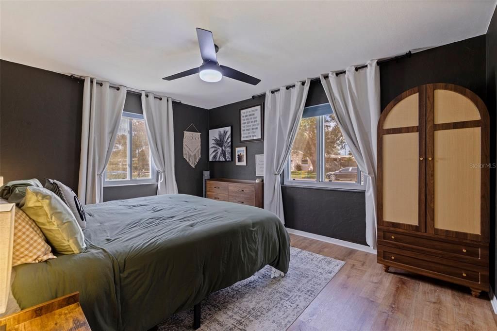 For Sale: $365,000 (2 beds, 1 baths, 1080 Square Feet)