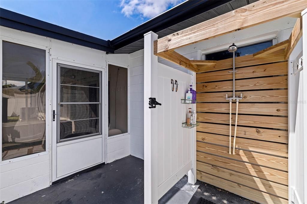 For Sale: $365,000 (2 beds, 1 baths, 1080 Square Feet)