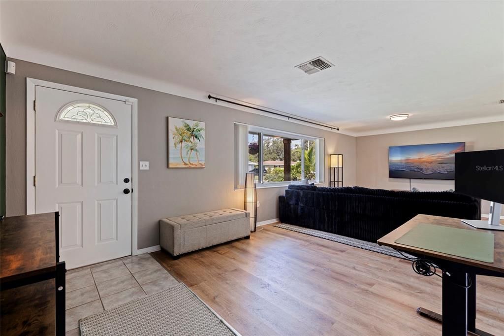 For Sale: $365,000 (2 beds, 1 baths, 1080 Square Feet)