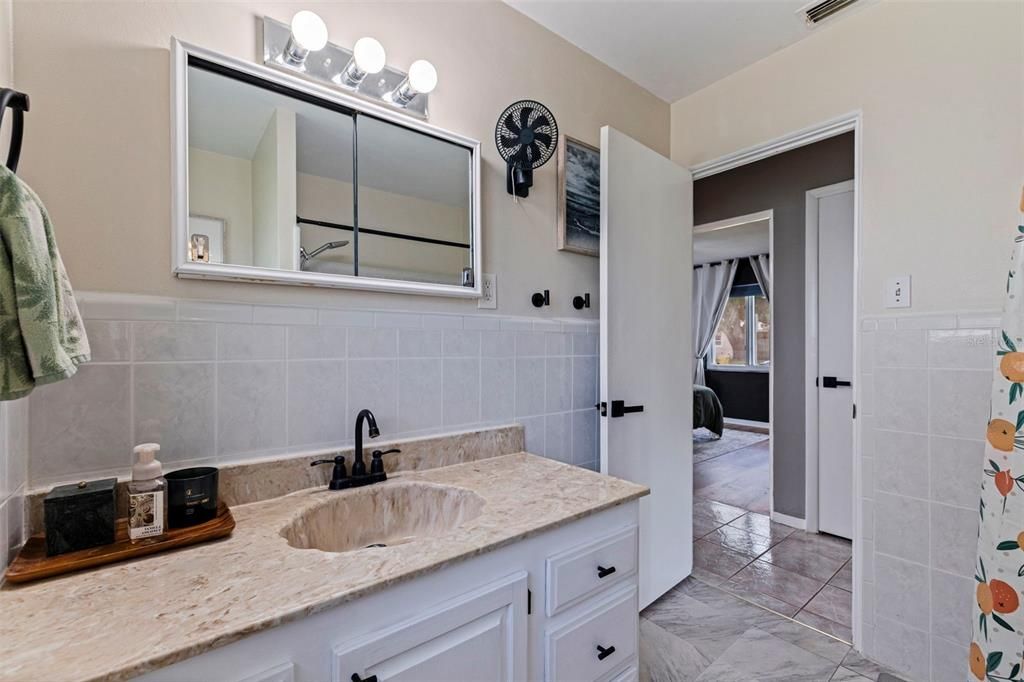 For Sale: $365,000 (2 beds, 1 baths, 1080 Square Feet)