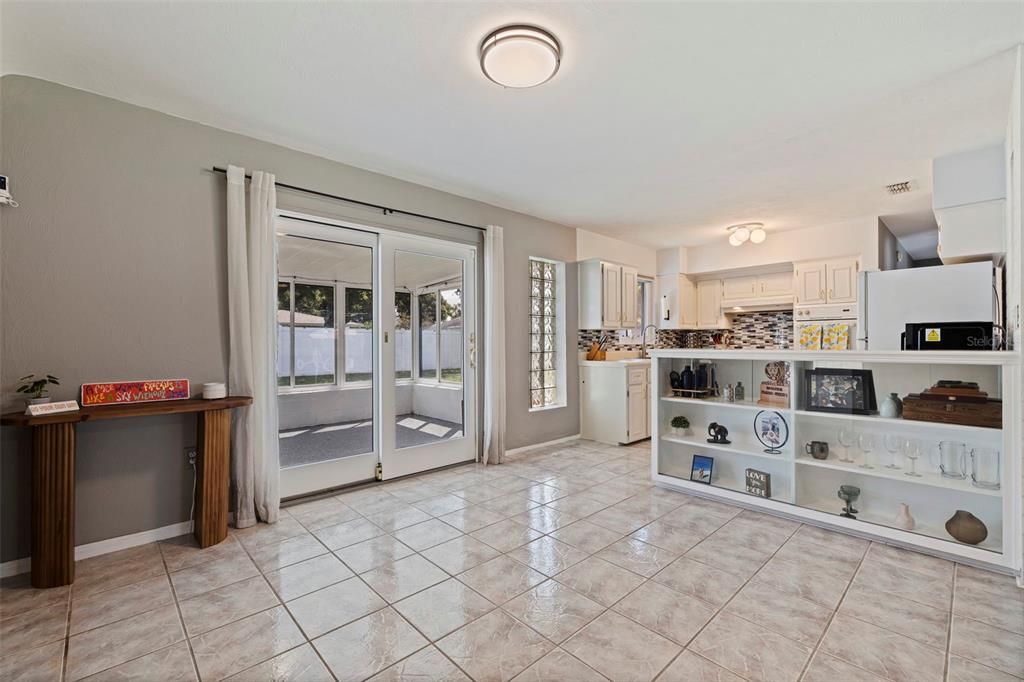 For Sale: $365,000 (2 beds, 1 baths, 1080 Square Feet)