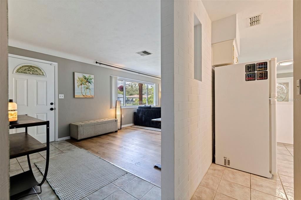 For Sale: $365,000 (2 beds, 1 baths, 1080 Square Feet)