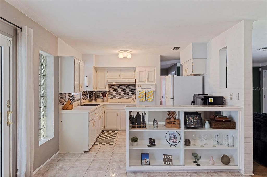 For Sale: $365,000 (2 beds, 1 baths, 1080 Square Feet)