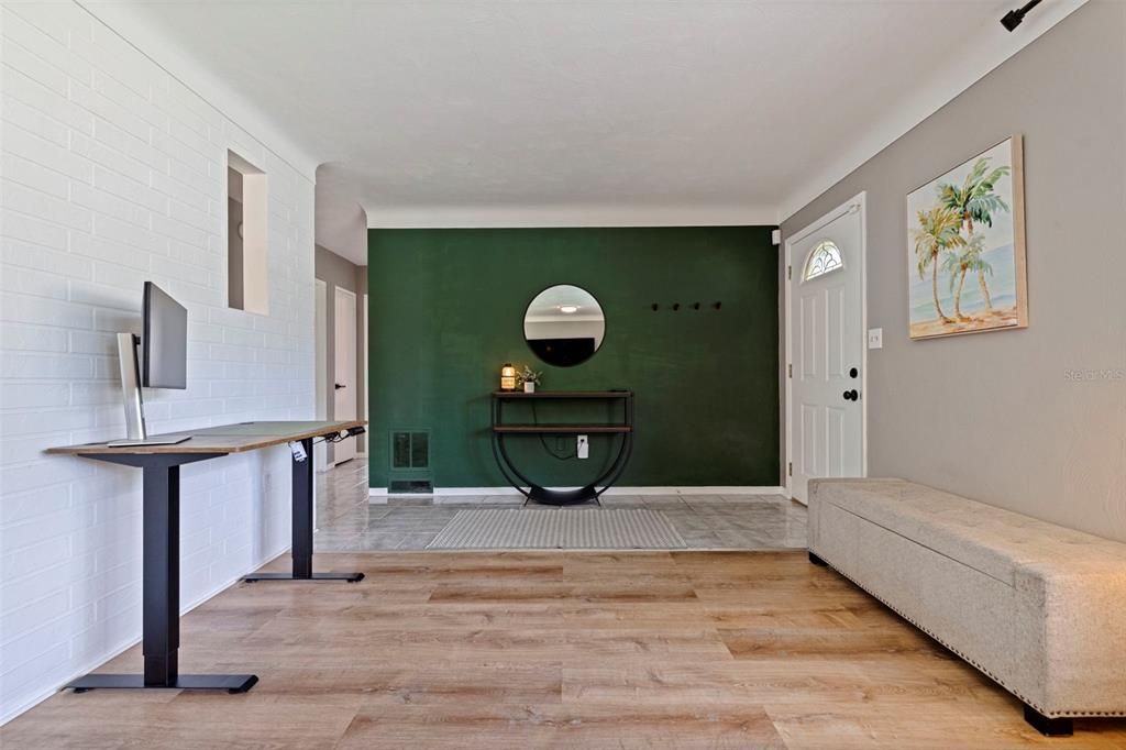 For Sale: $365,000 (2 beds, 1 baths, 1080 Square Feet)