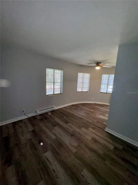 For Rent: $2,100 (2 beds, 1 baths, 900 Square Feet)