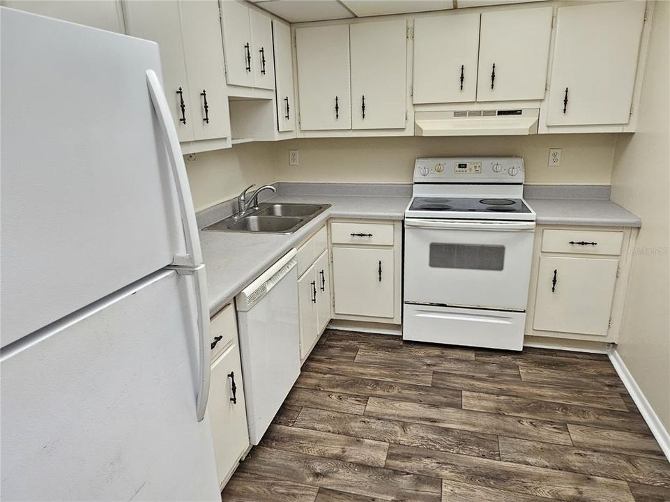 For Rent: $1,500 (2 beds, 1 baths, 954 Square Feet)