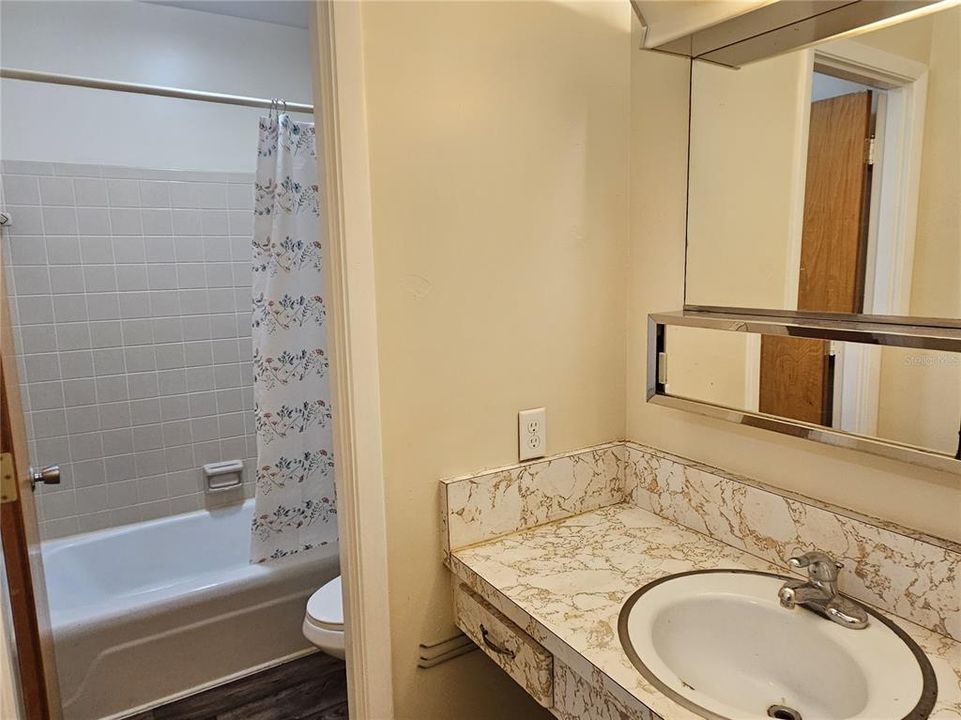 For Rent: $1,500 (2 beds, 1 baths, 954 Square Feet)
