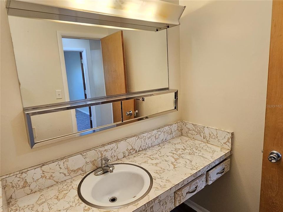 For Rent: $1,500 (2 beds, 1 baths, 954 Square Feet)
