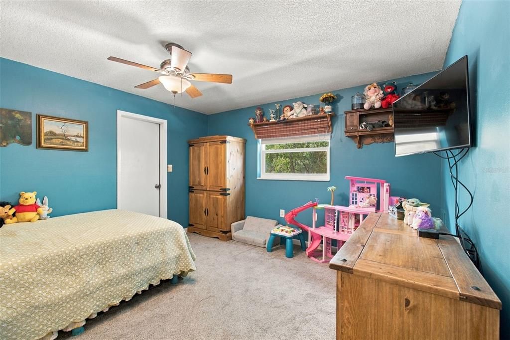 For Sale: $549,900 (4 beds, 3 baths, 2334 Square Feet)