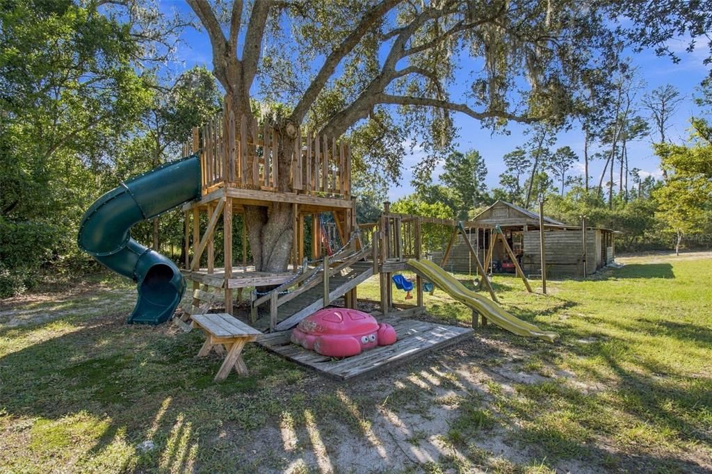 For Sale: $549,900 (4 beds, 3 baths, 2334 Square Feet)
