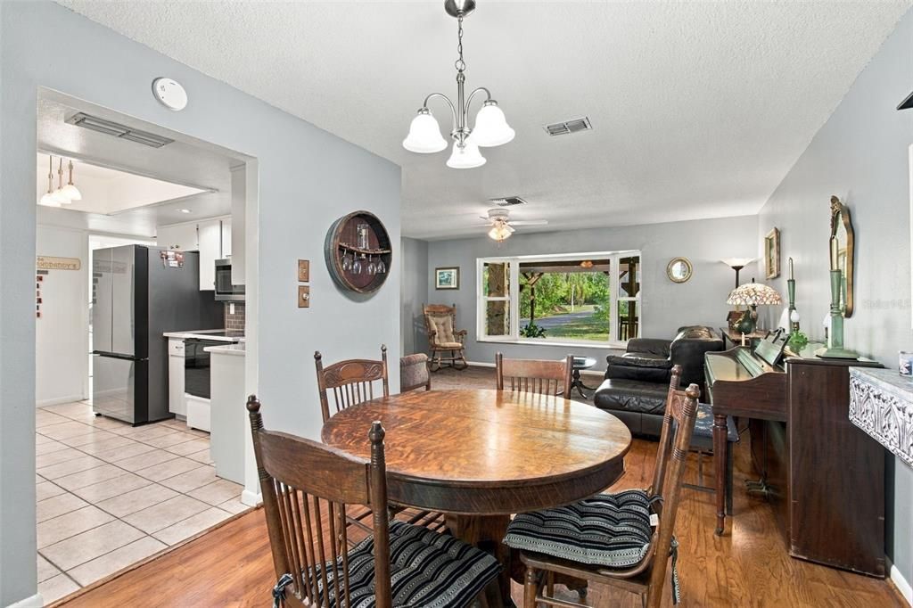 For Sale: $549,900 (4 beds, 3 baths, 2334 Square Feet)