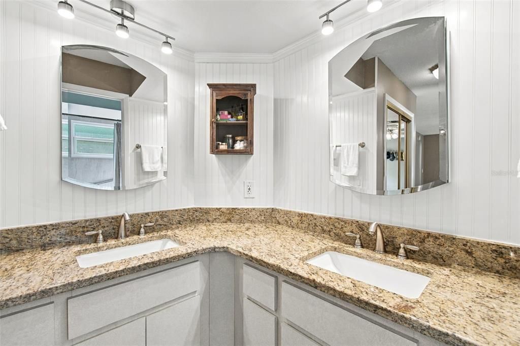 For Sale: $549,900 (4 beds, 3 baths, 2334 Square Feet)