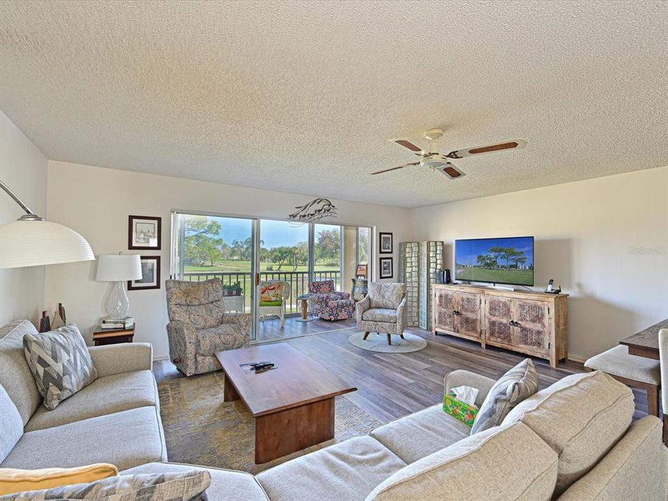 For Sale: $149,900 (2 beds, 2 baths, 1088 Square Feet)