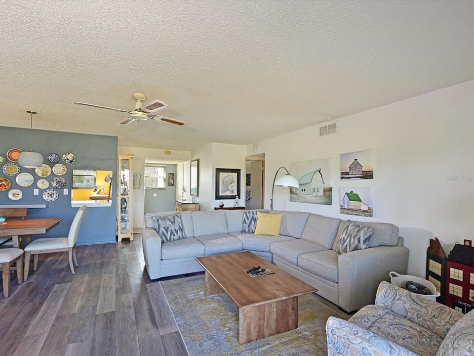 For Sale: $149,900 (2 beds, 2 baths, 1088 Square Feet)