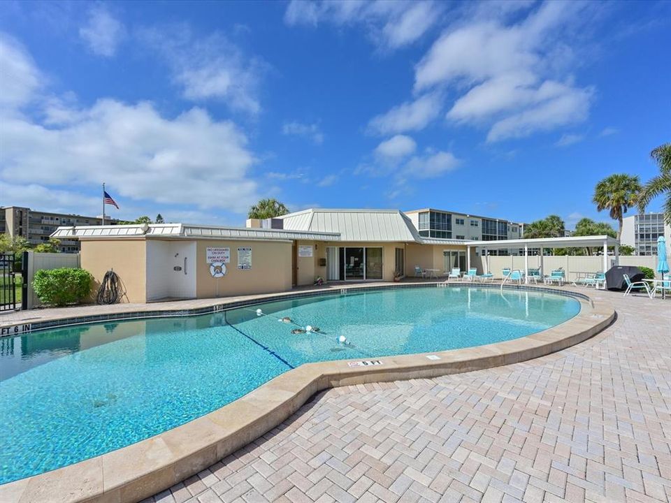 For Sale: $149,900 (2 beds, 2 baths, 1088 Square Feet)