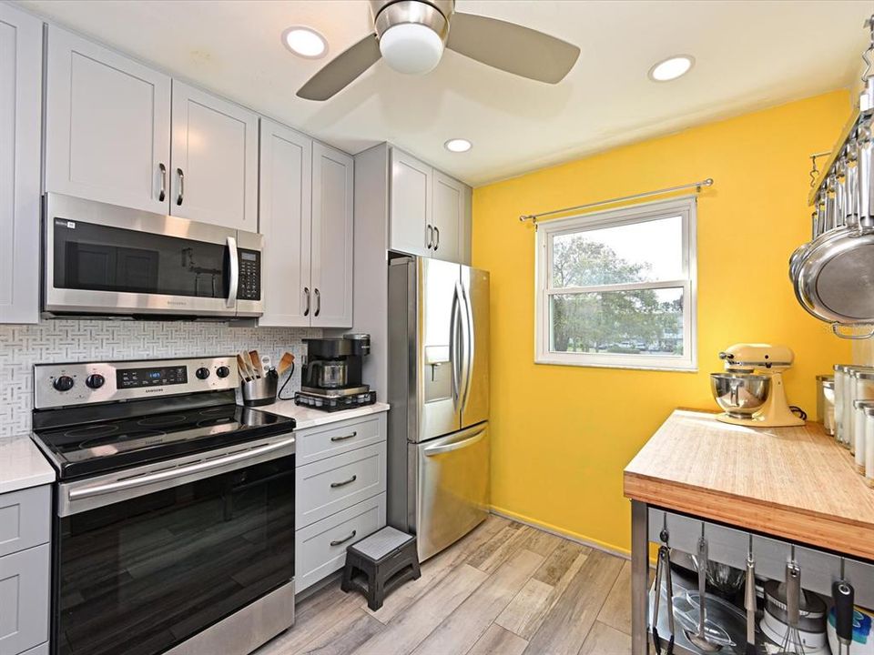 For Sale: $149,900 (2 beds, 2 baths, 1088 Square Feet)