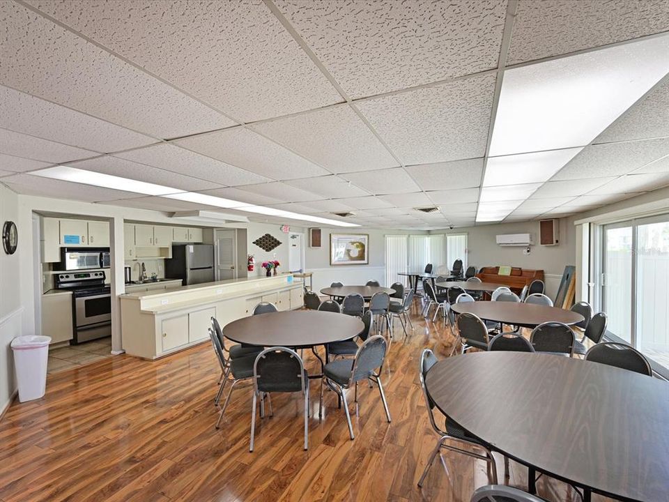 For Sale: $149,900 (2 beds, 2 baths, 1088 Square Feet)