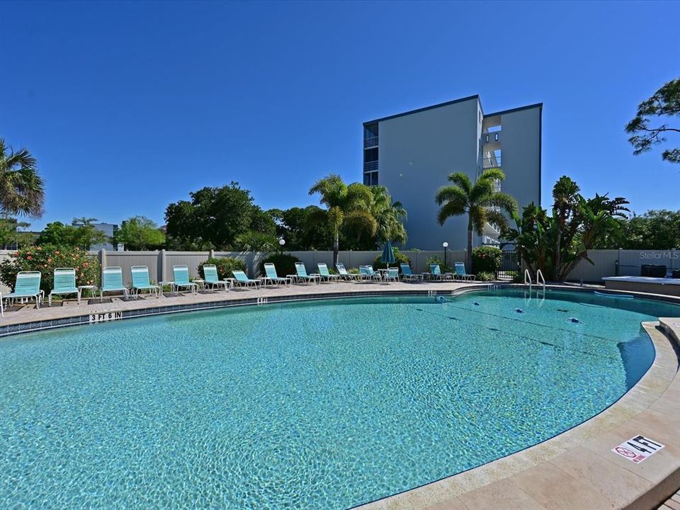 For Sale: $149,900 (2 beds, 2 baths, 1088 Square Feet)