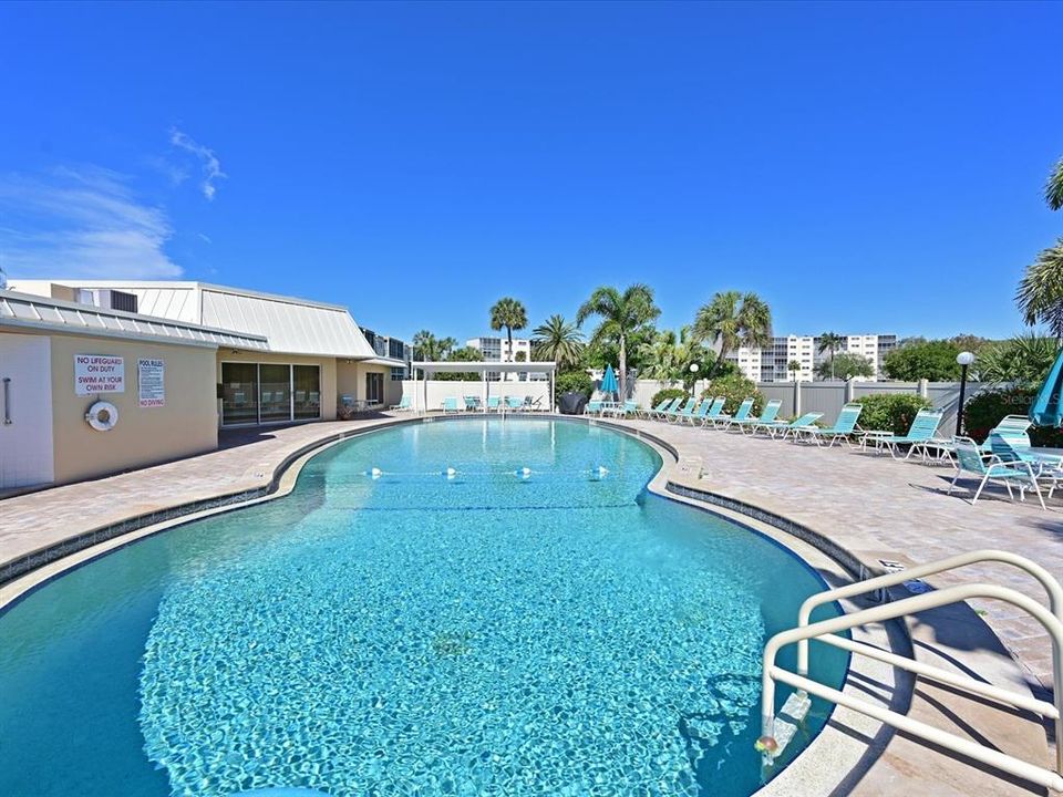 For Sale: $149,900 (2 beds, 2 baths, 1088 Square Feet)