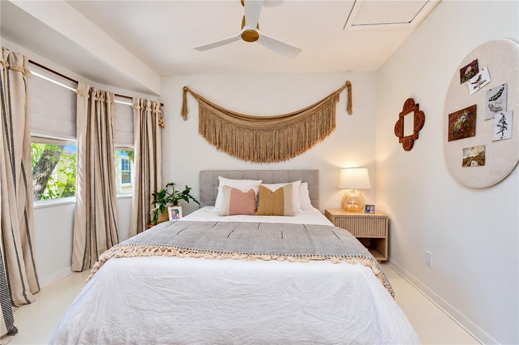 В аренду: $3,450 (2 спален, 2 ванн, 1038 Квадратных фут)