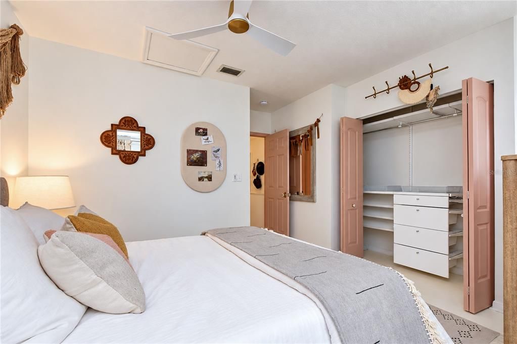 В аренду: $3,450 (2 спален, 2 ванн, 1038 Квадратных фут)