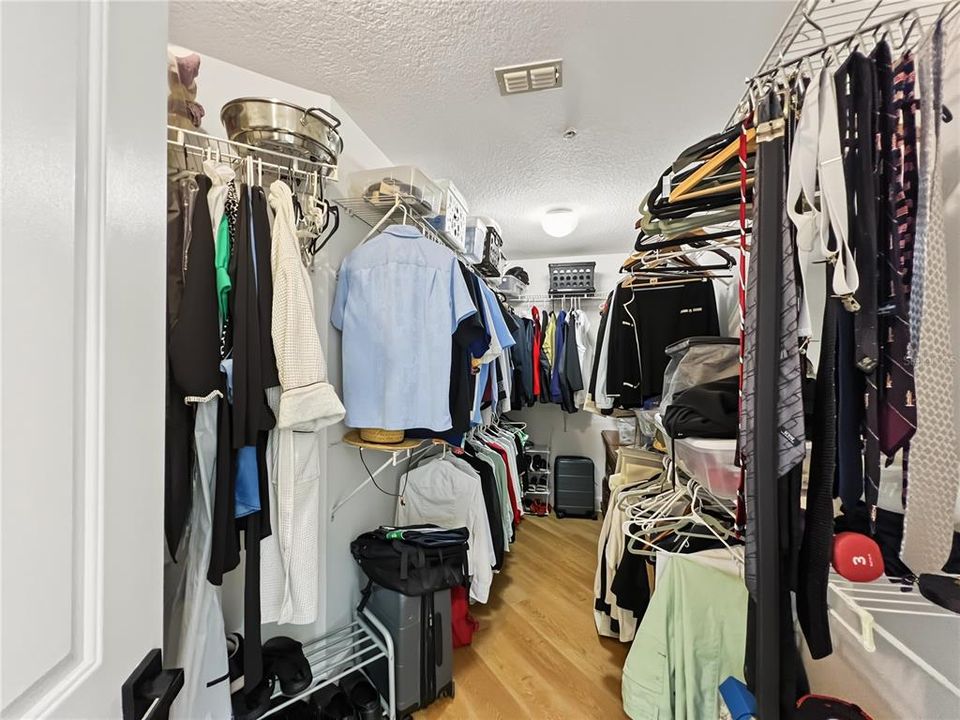 Activo con contrato: $625,000 (3 camas, 2 baños, 2136 Pies cuadrados)