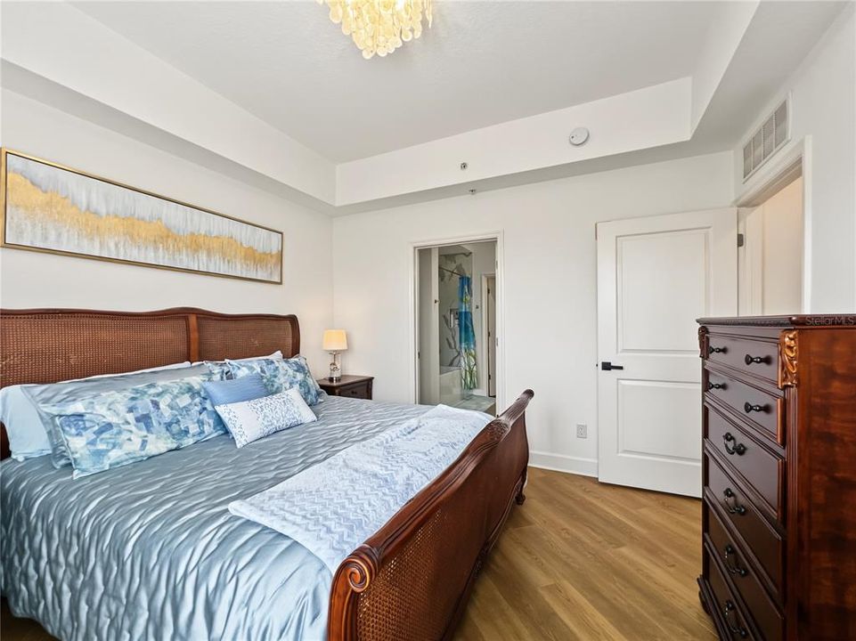Activo con contrato: $625,000 (3 camas, 2 baños, 2136 Pies cuadrados)