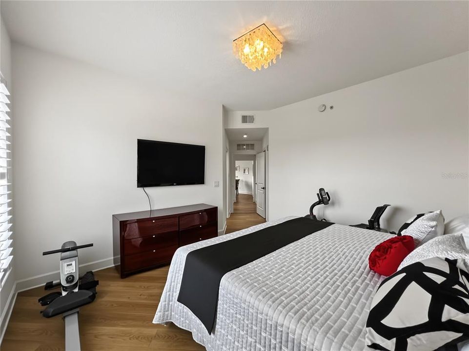 Activo con contrato: $625,000 (3 camas, 2 baños, 2136 Pies cuadrados)