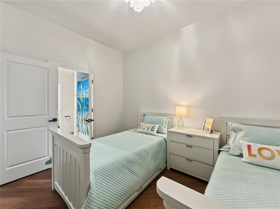 Activo con contrato: $625,000 (3 camas, 2 baños, 2136 Pies cuadrados)