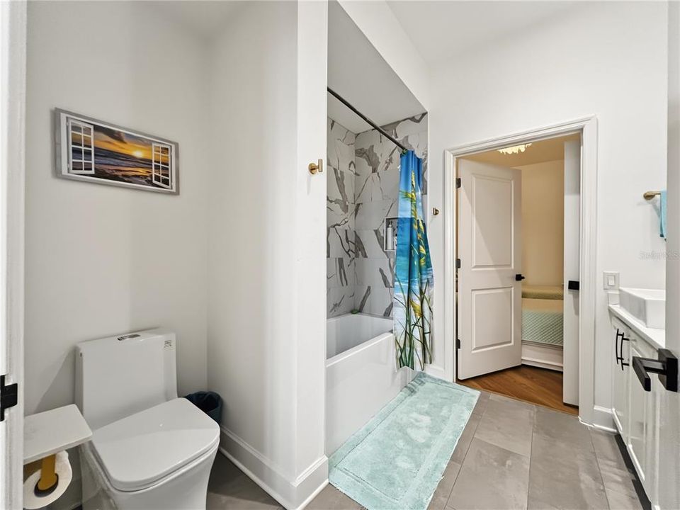 Activo con contrato: $625,000 (3 camas, 2 baños, 2136 Pies cuadrados)