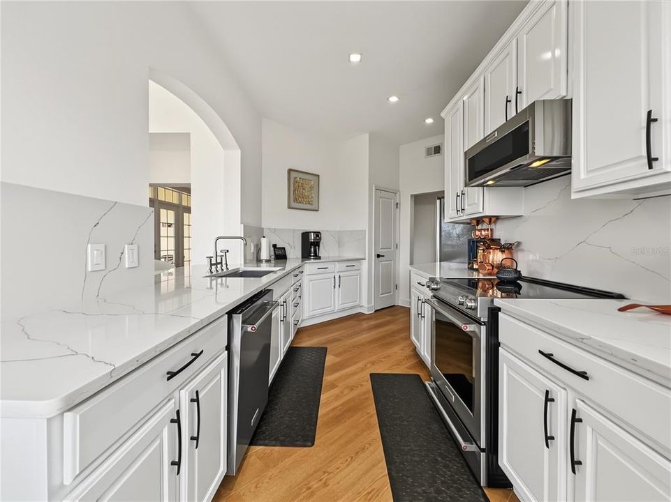 Activo con contrato: $625,000 (3 camas, 2 baños, 2136 Pies cuadrados)