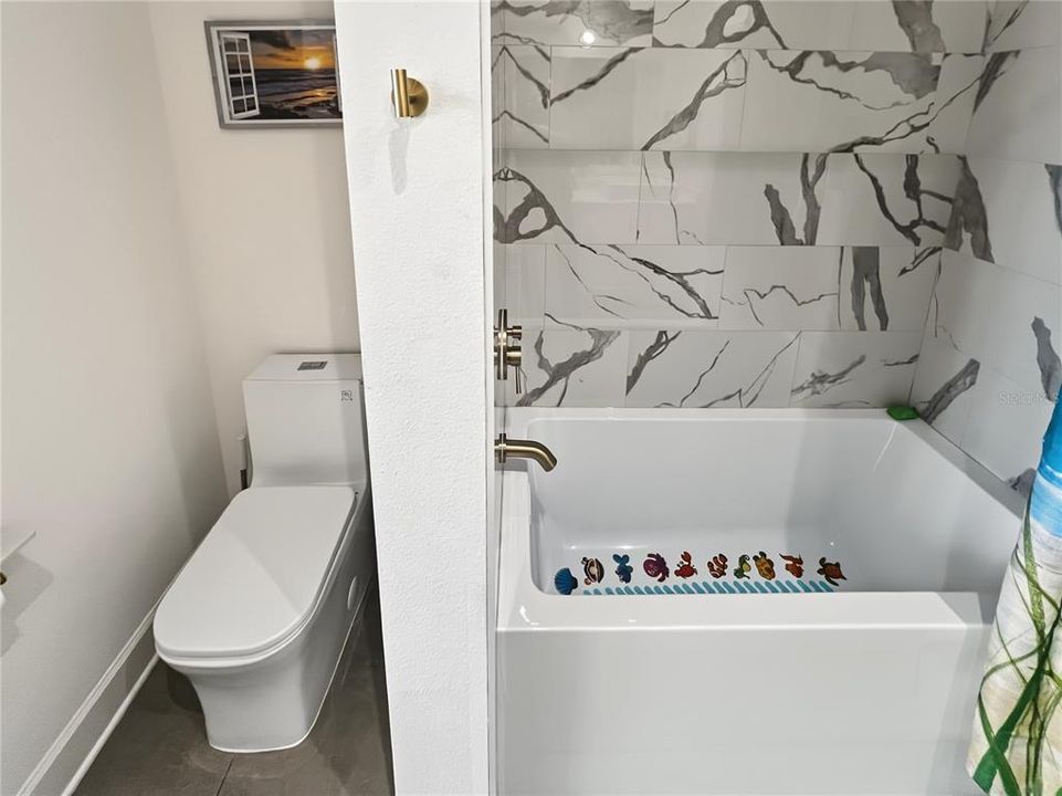 Activo con contrato: $625,000 (3 camas, 2 baños, 2136 Pies cuadrados)