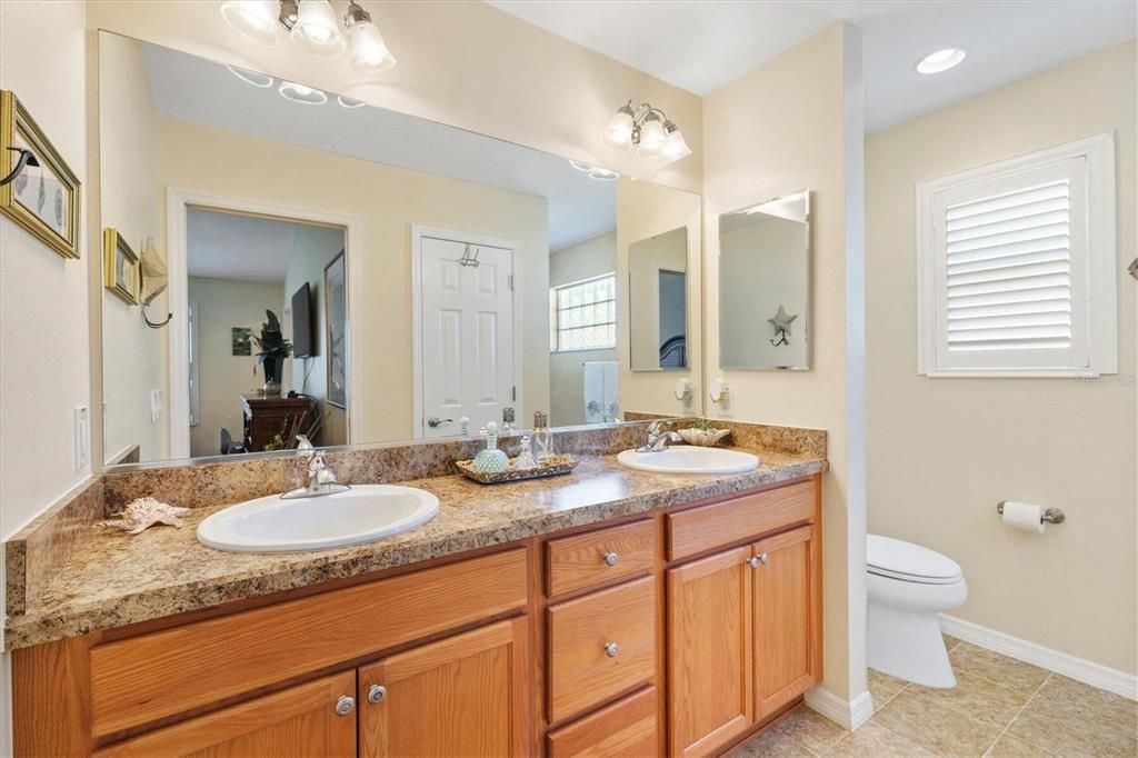 For Sale: $415,000 (3 beds, 2 baths, 1556 Square Feet)