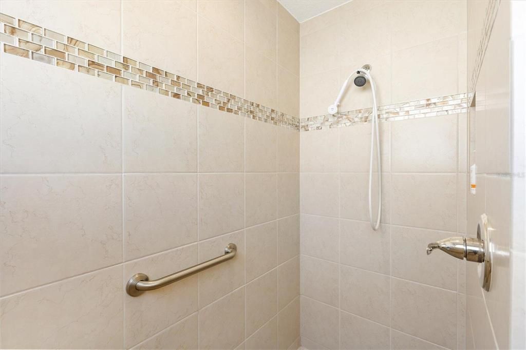 For Sale: $415,000 (3 beds, 2 baths, 1556 Square Feet)