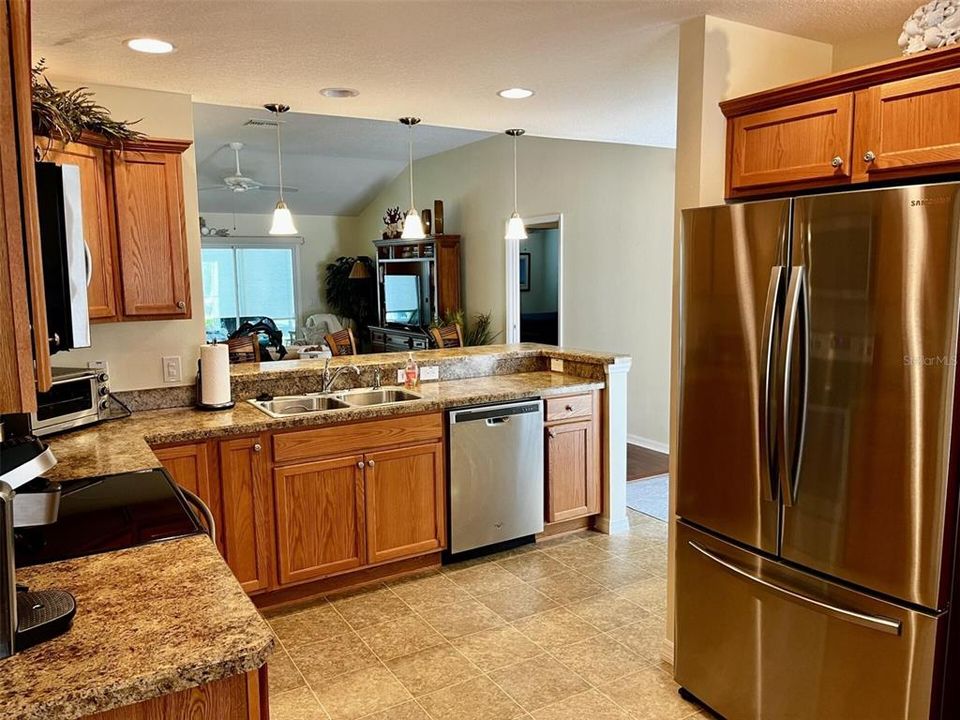 For Sale: $415,000 (3 beds, 2 baths, 1556 Square Feet)