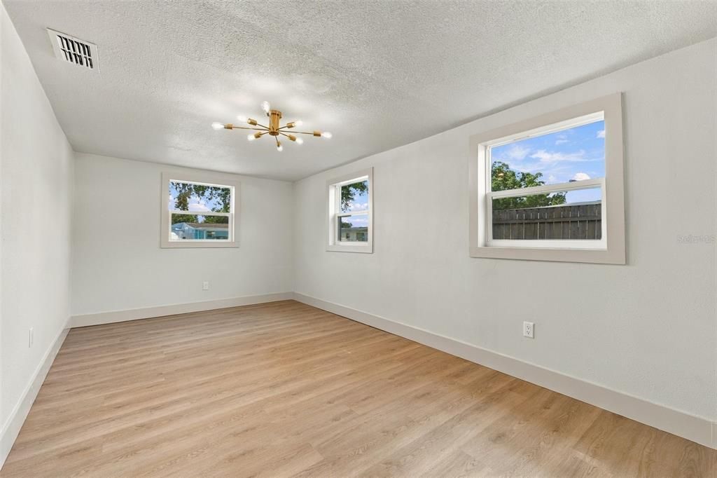For Sale: $419,900 (4 beds, 2 baths, 1168 Square Feet)