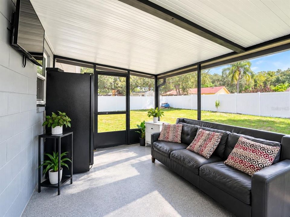 For Sale: $450,000 (3 beds, 2 baths, 1210 Square Feet)