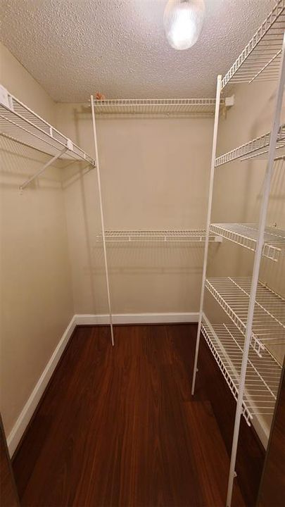 For Sale: $175,000 (2 beds, 1 baths, 980 Square Feet)